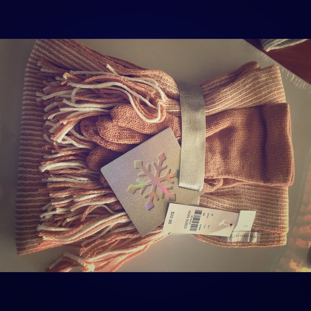 Scarf with gloves set